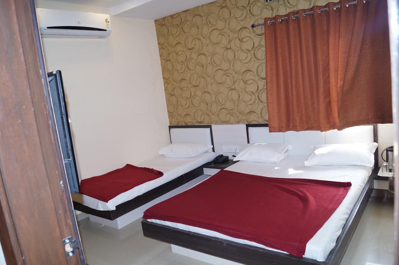 Shree Akshar Restaurant And Hotel Ахмедабад Экстерьер фото
