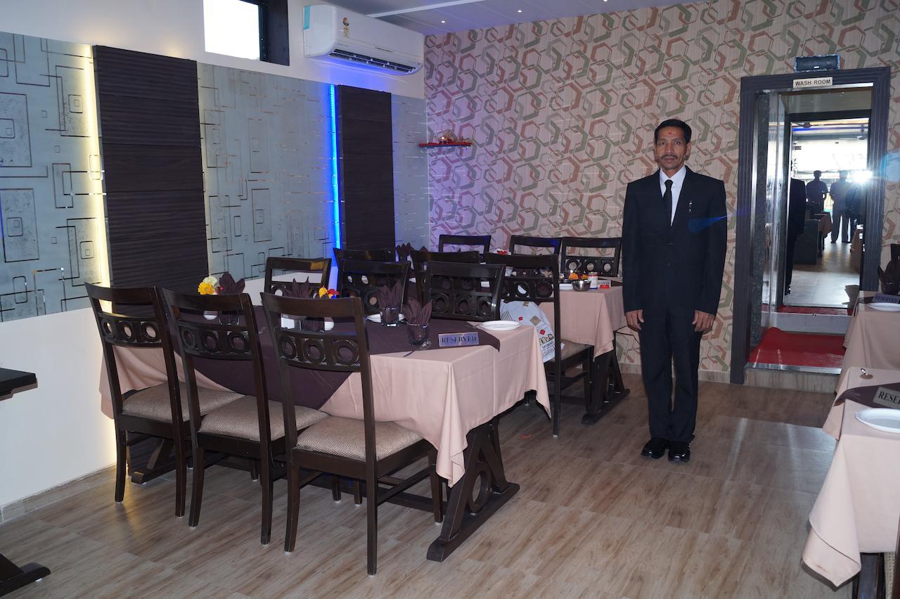 Shree Akshar Restaurant And Hotel Ахмедабад Экстерьер фото