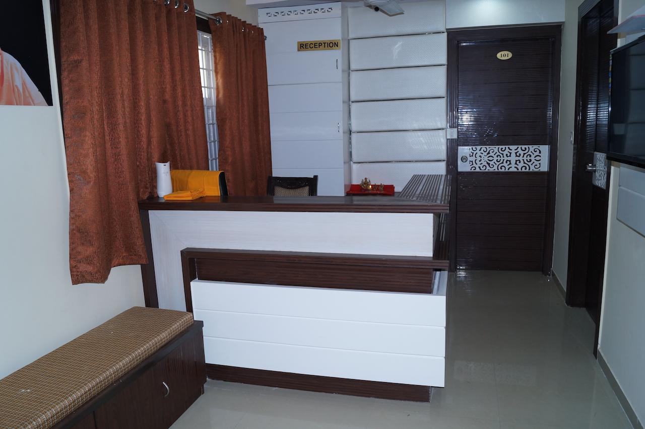 Shree Akshar Restaurant And Hotel Ахмедабад Экстерьер фото