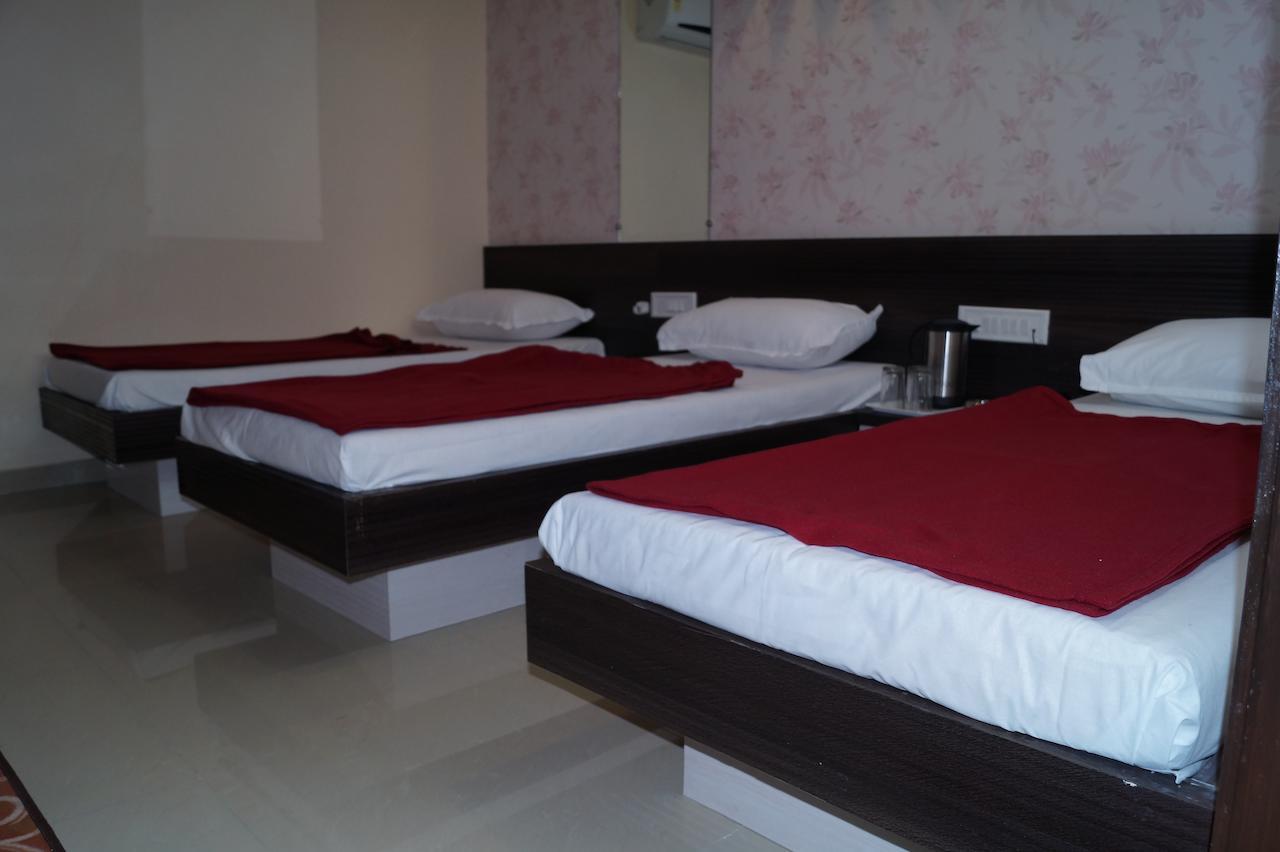 Shree Akshar Restaurant And Hotel Ахмедабад Экстерьер фото