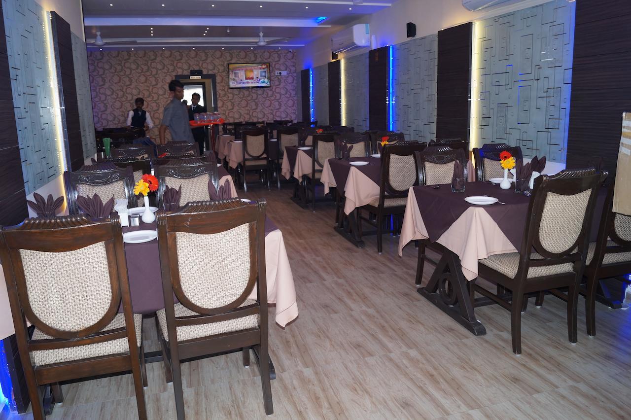 Shree Akshar Restaurant And Hotel Ахмедабад Экстерьер фото